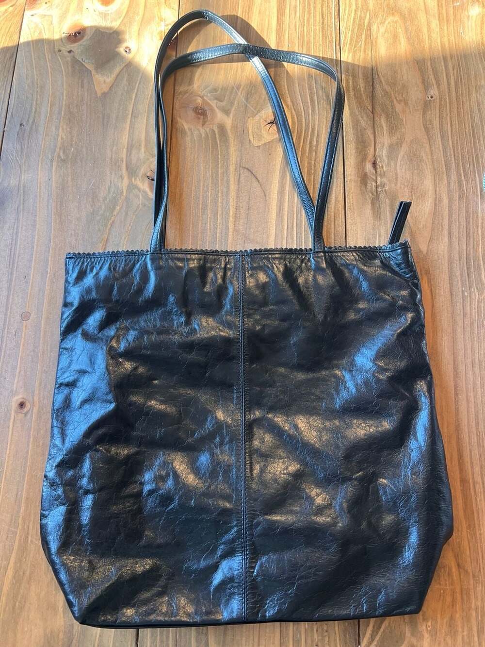 LaticoBlackButterySoftLeatherToteBagwithFloralLining